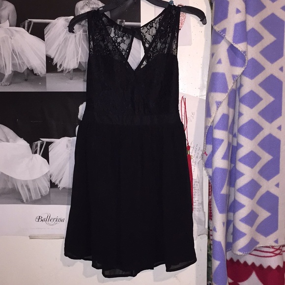 Black dress - Picture 1 of 3